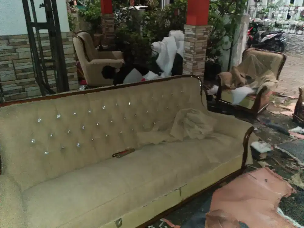 Melayani servis sofa panggilan