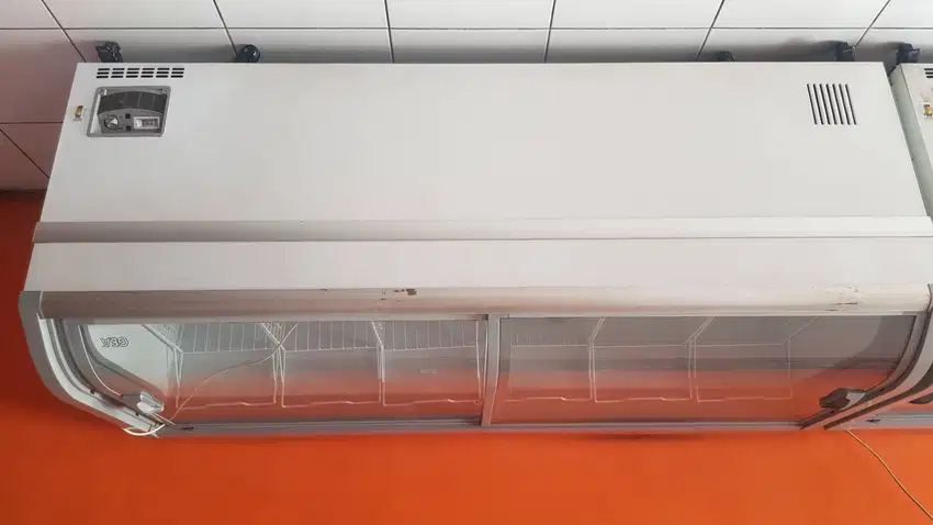 Jual Freezer GEA.2 bentuk box dan 2 lagi sliding kaca tutupnya.