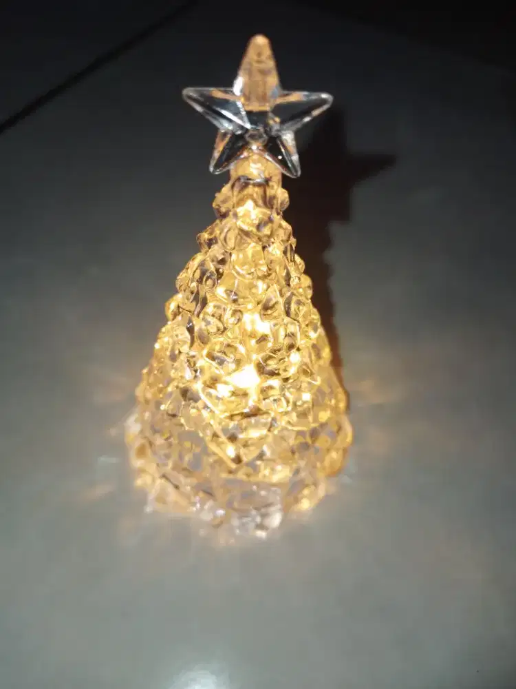 Pajangan pohon natal kecil ada lampunya, P12cm L8cm, baterai jam, nego