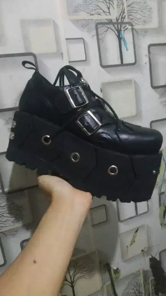 Sepatu boot model pendek