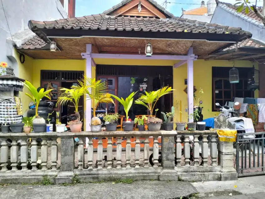 Jual rumah second di Gunung Sari Padang Sambian Denpasar Bali