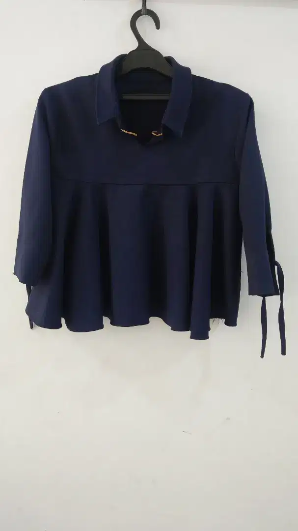 Atasan warna biru tua [Preloved]