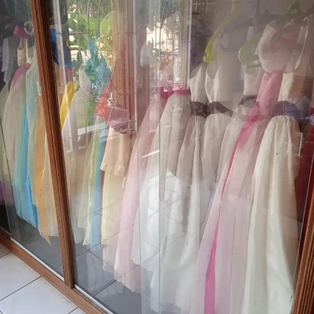 Dijual gaun pesta anak