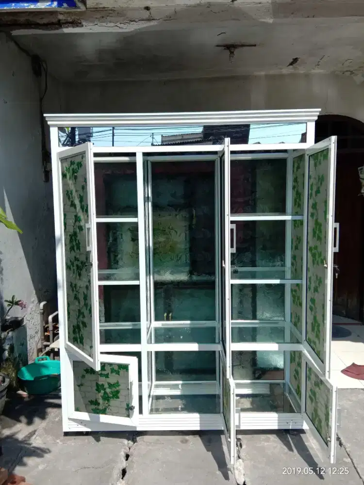 Lemari baju alumunium