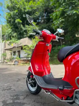 VESPA PIAGGIO MERAH SPRINT 150 CC