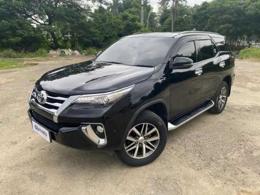 Low KM Toyota Fortuner 2.4 4x2 VRZ Solar-AT 2018 Hitam LACP