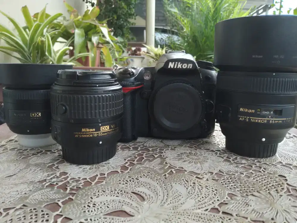 Dijual sepaket nikon d7000, nikon 85mm f1.8, nikon 35mm f1.8, + kit