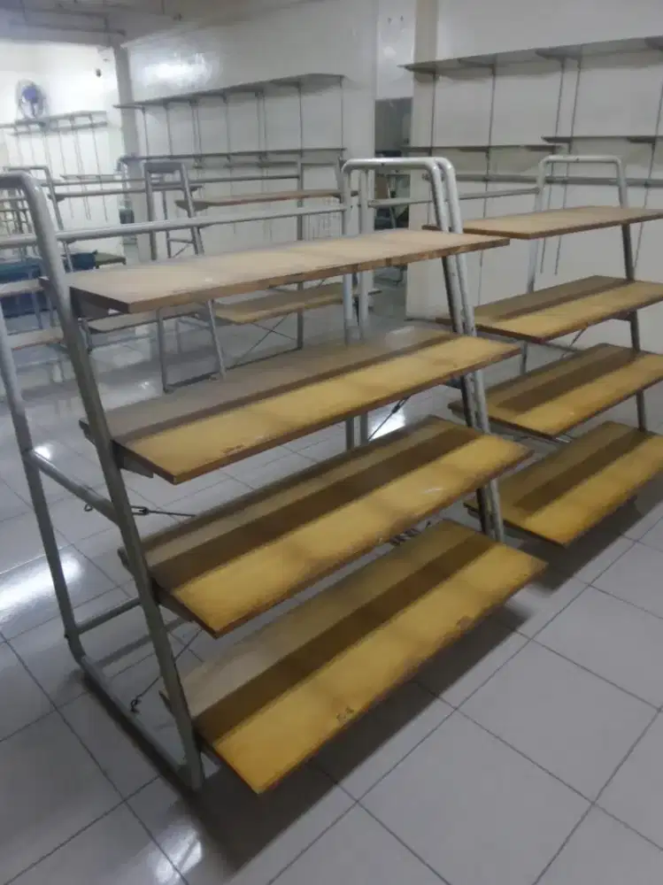 Rak rak barang untuk macam usaha