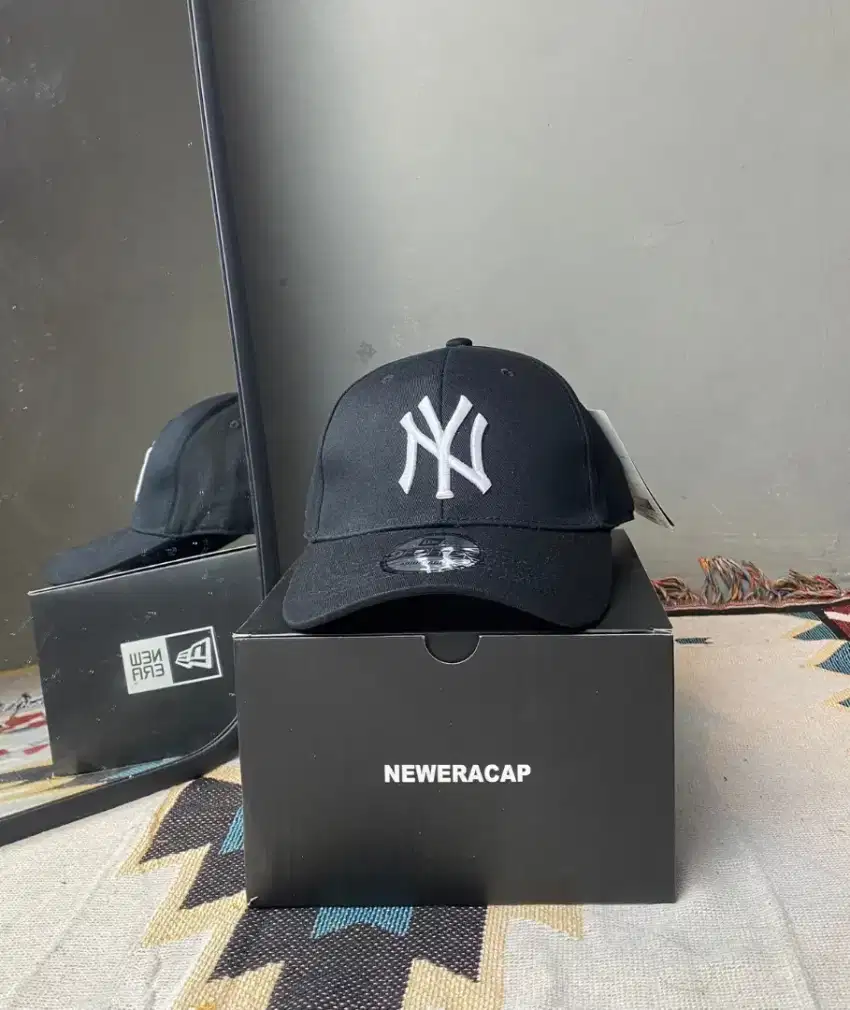 Topi Baseball MLB Caps New Era Embos Logo NY Bordir Black n White