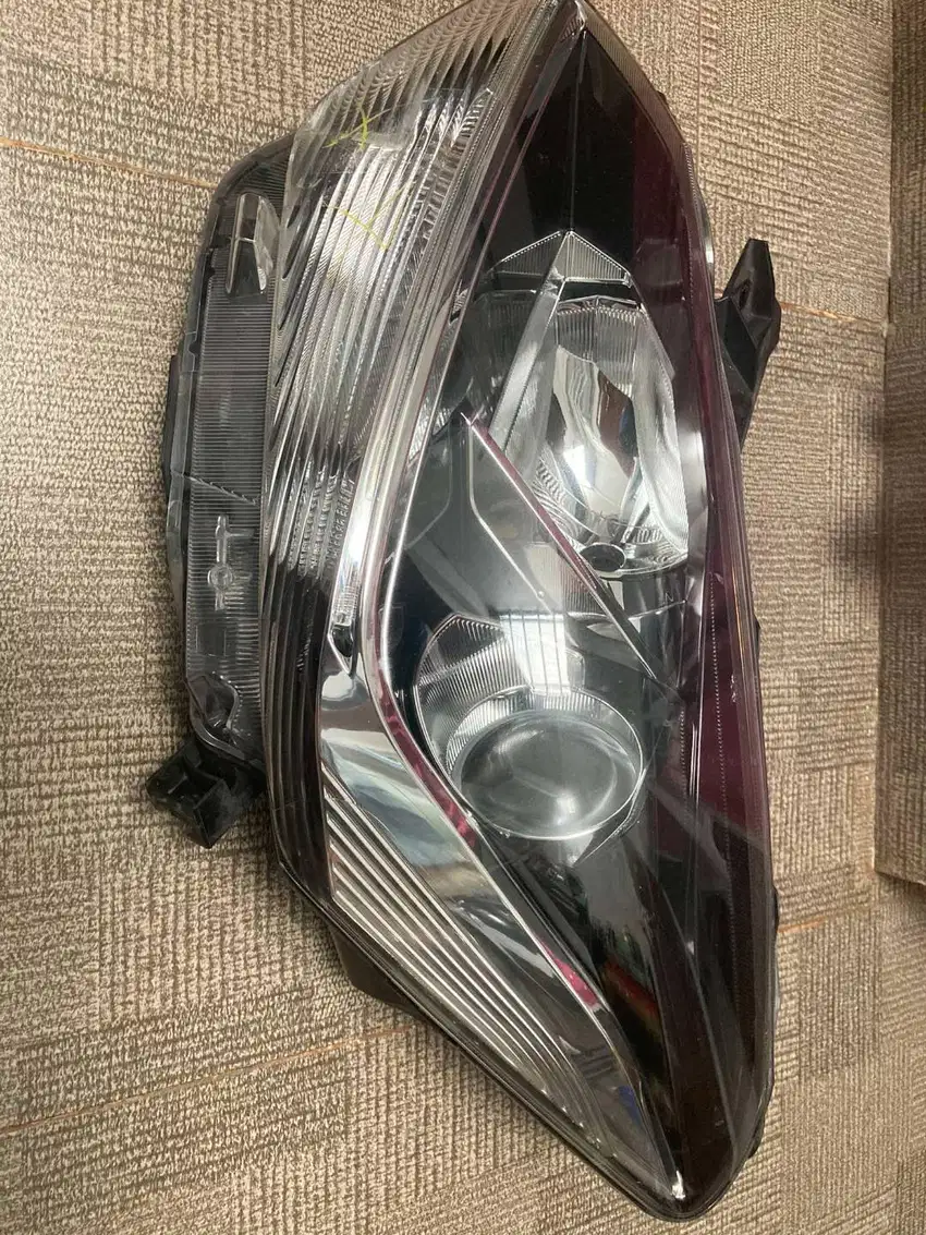 Headlamp Ayla 2022 Kiri