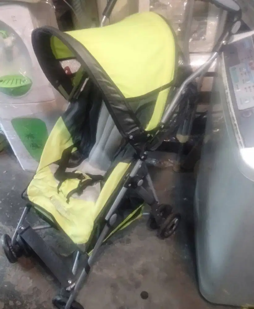 Stroller bayi warna hijau kuning stabilo