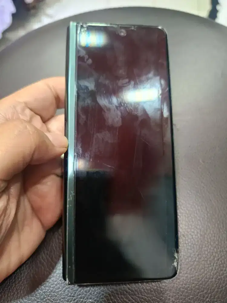 Samsung zfold 3 lcd rusak