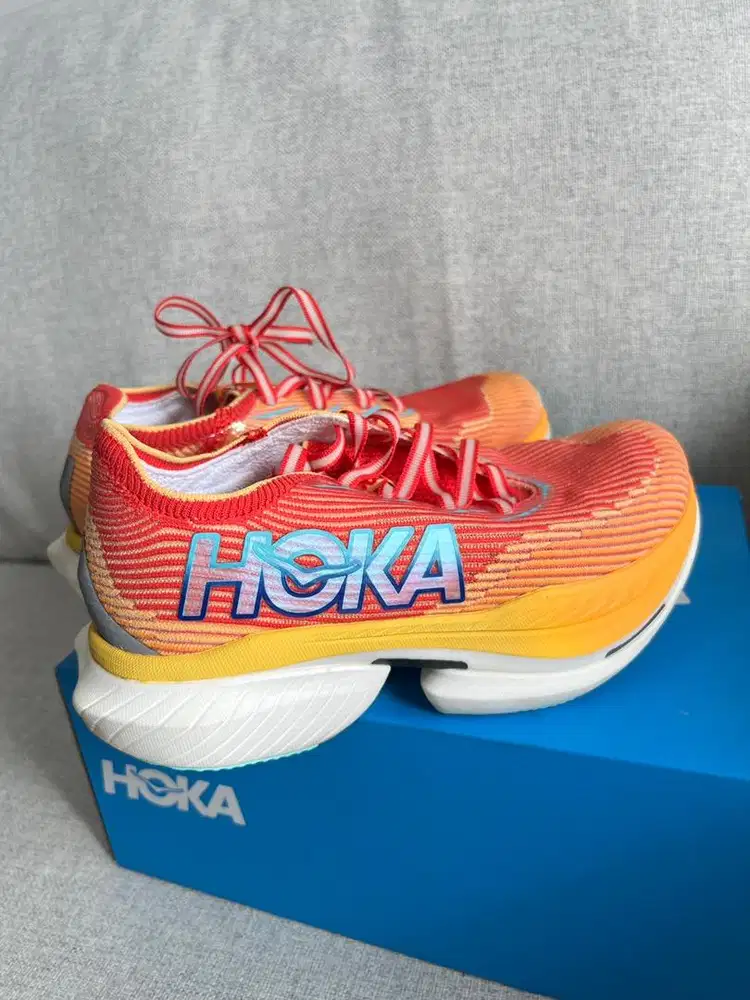 Sepatu Lari HOKA Cielo X1