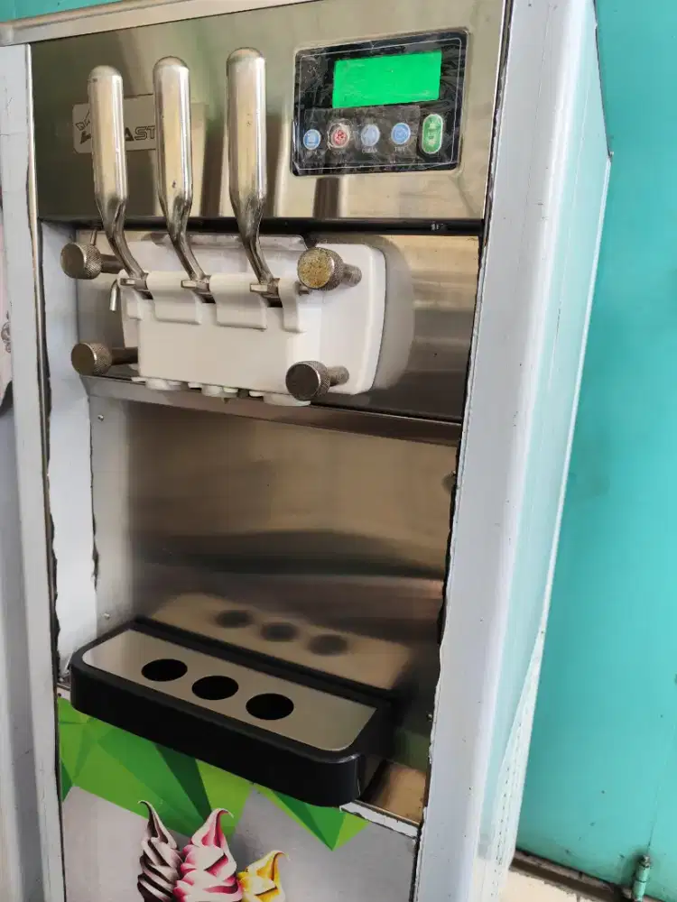 Mesin ice cream wirastar WIR818F standing