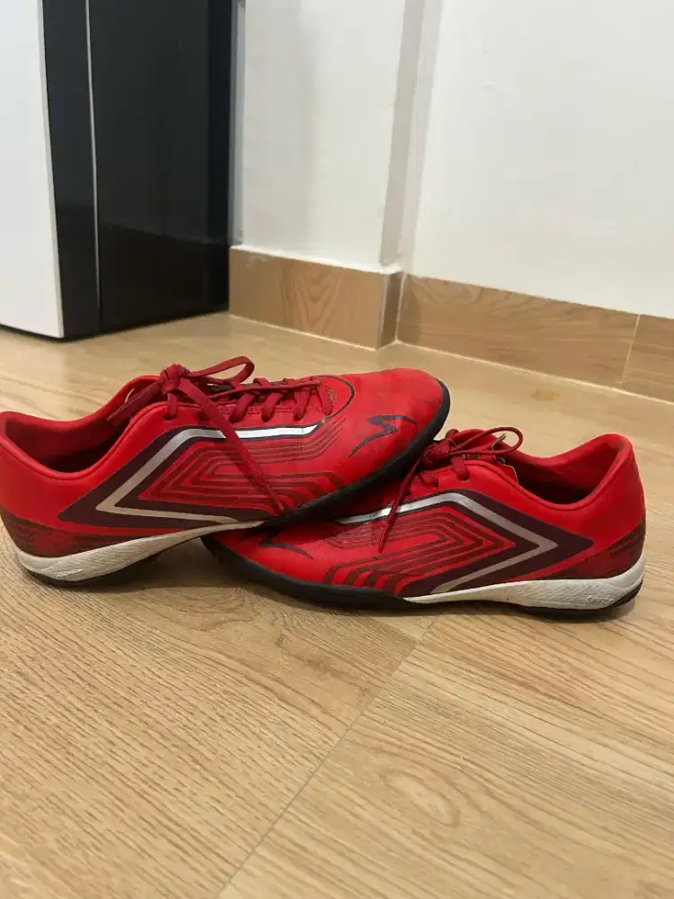 sepatu futsal specs