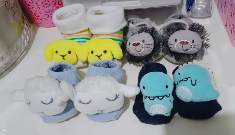 Kaos kaki karakter lucu beby