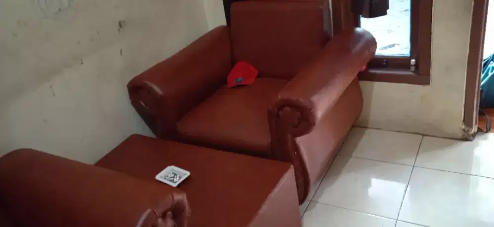 Melayani servis sofa panggilan