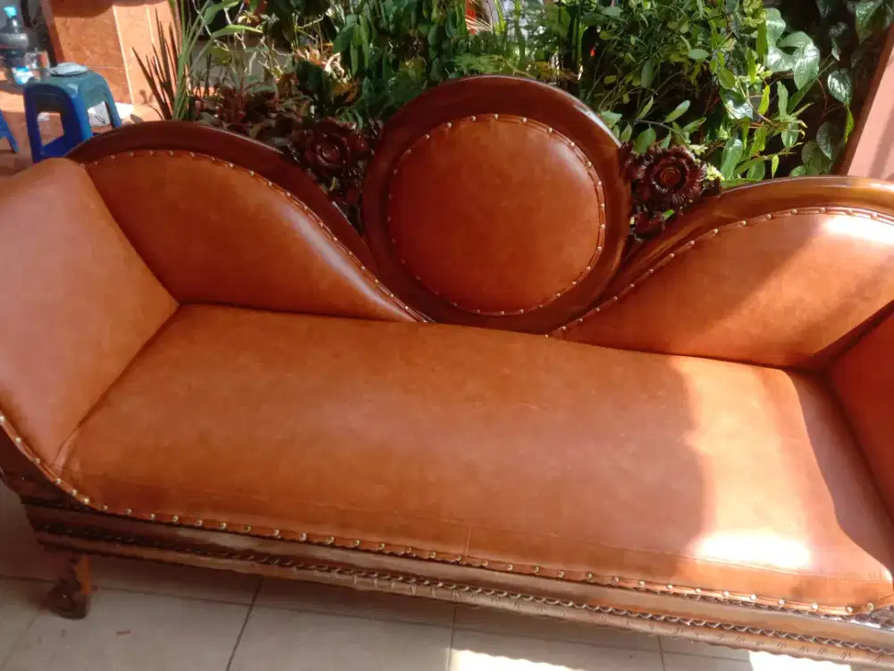 Melayani servis sofa panggilan