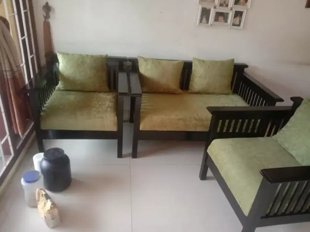 Melayani servis sofa panggilan