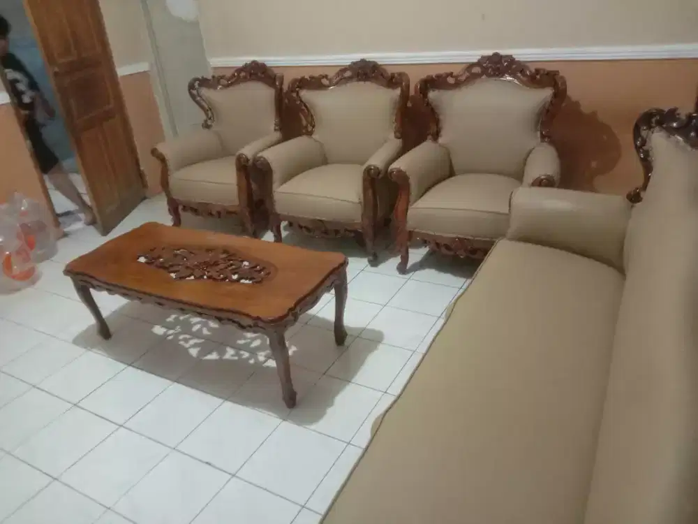 Melayani servis sofa panggilan