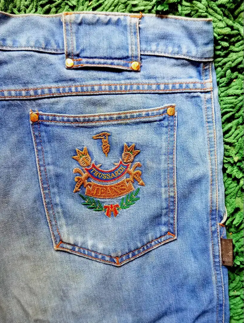 TRUSSARDI Jeans Mewah Size 36 
			
100% Original
