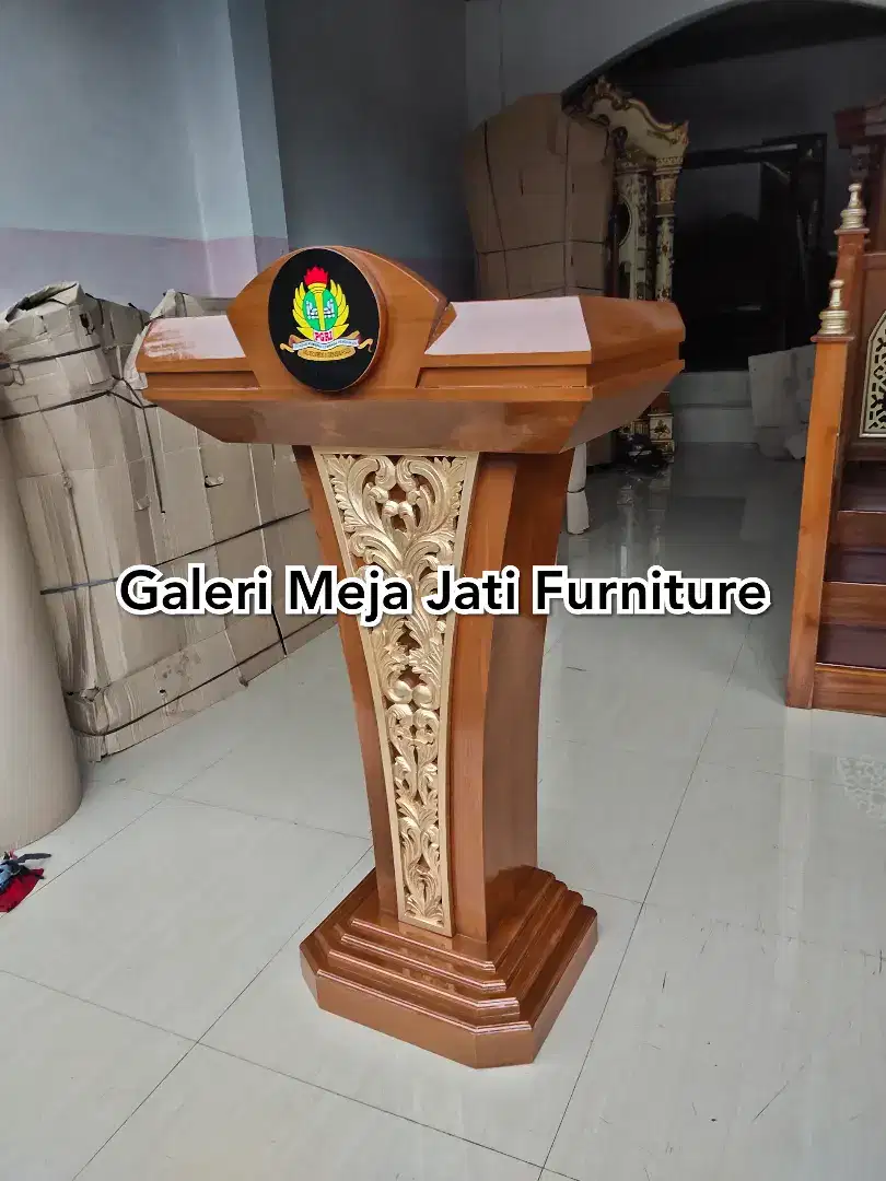 mimbar podium logo ukir kayu jati