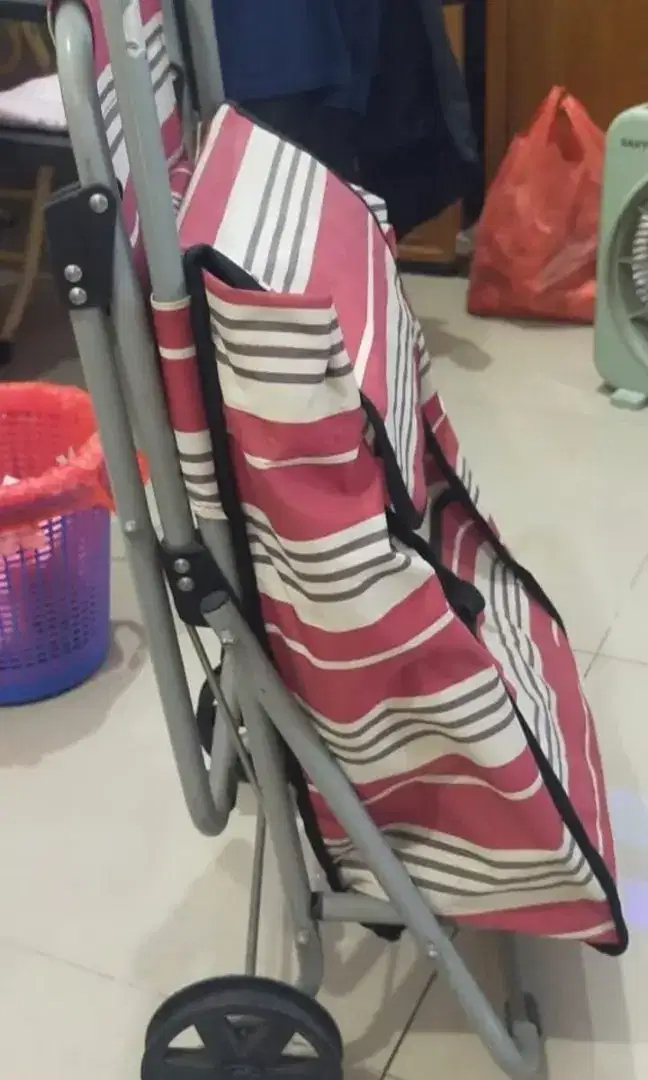 Koper merah roda beroda
