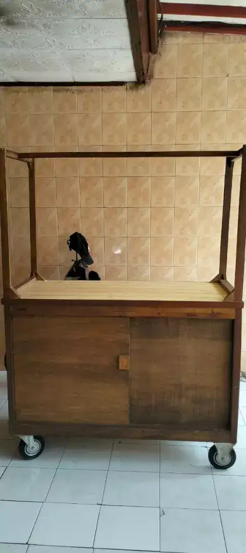 Di jual murah gerobak kayu masih bagus cocok untuk usaha es dll