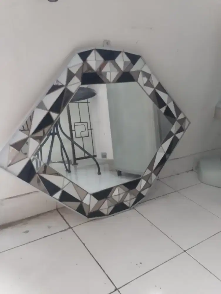 Cermin dekorasi diamond