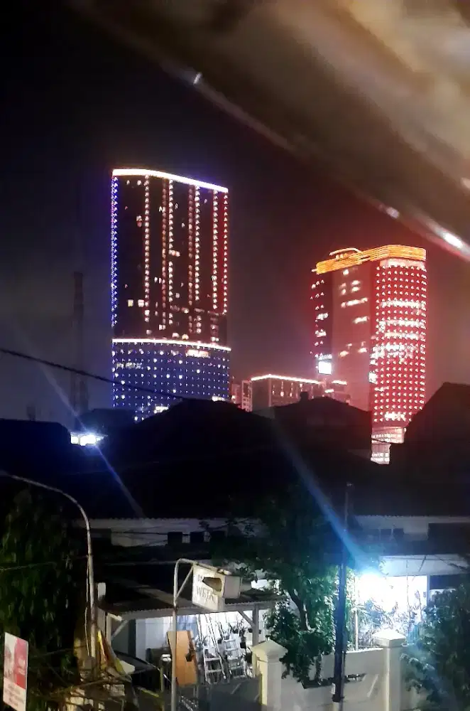 Pegawai serabutan cowok dan Pembantu rumah tanggga  serabutan