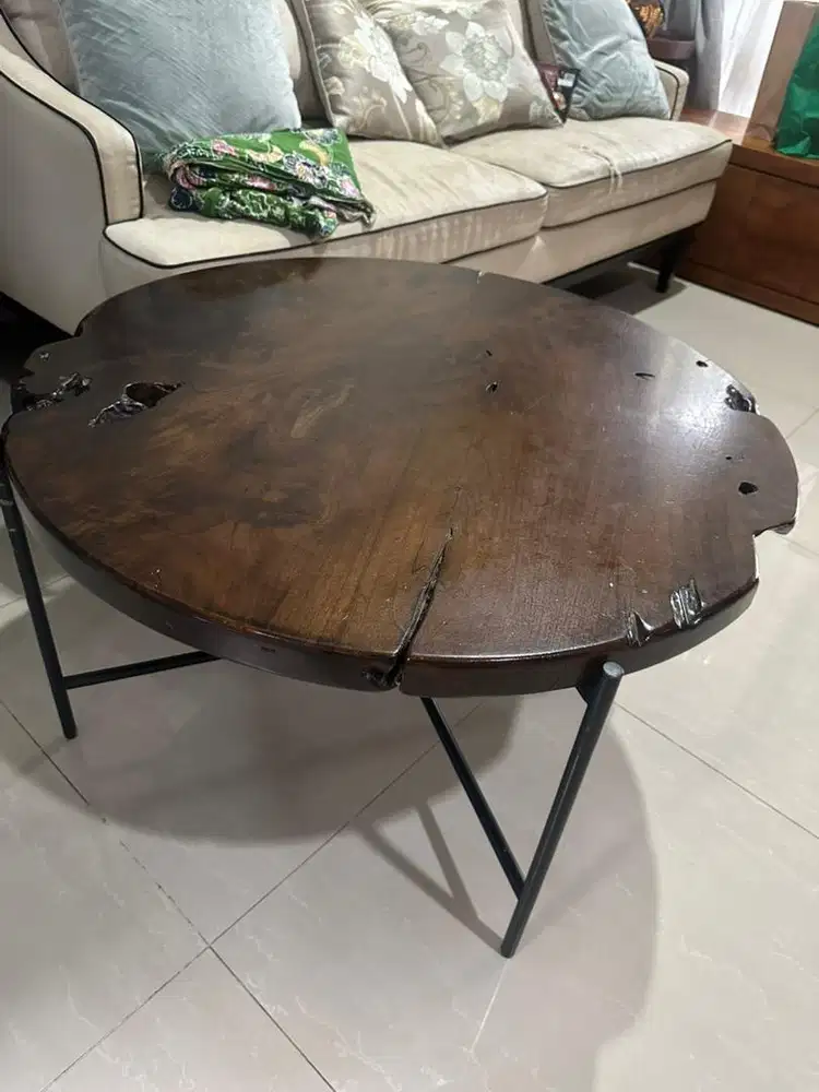 Meja bundar aesthetic