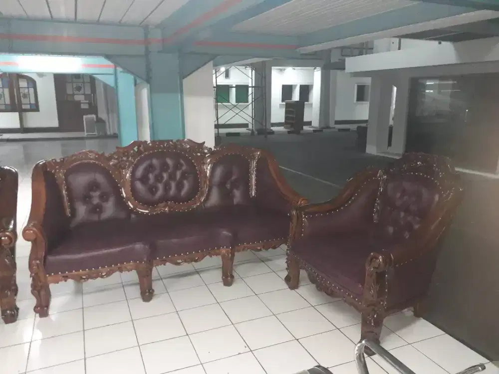 Melayani servis sofa panggilan