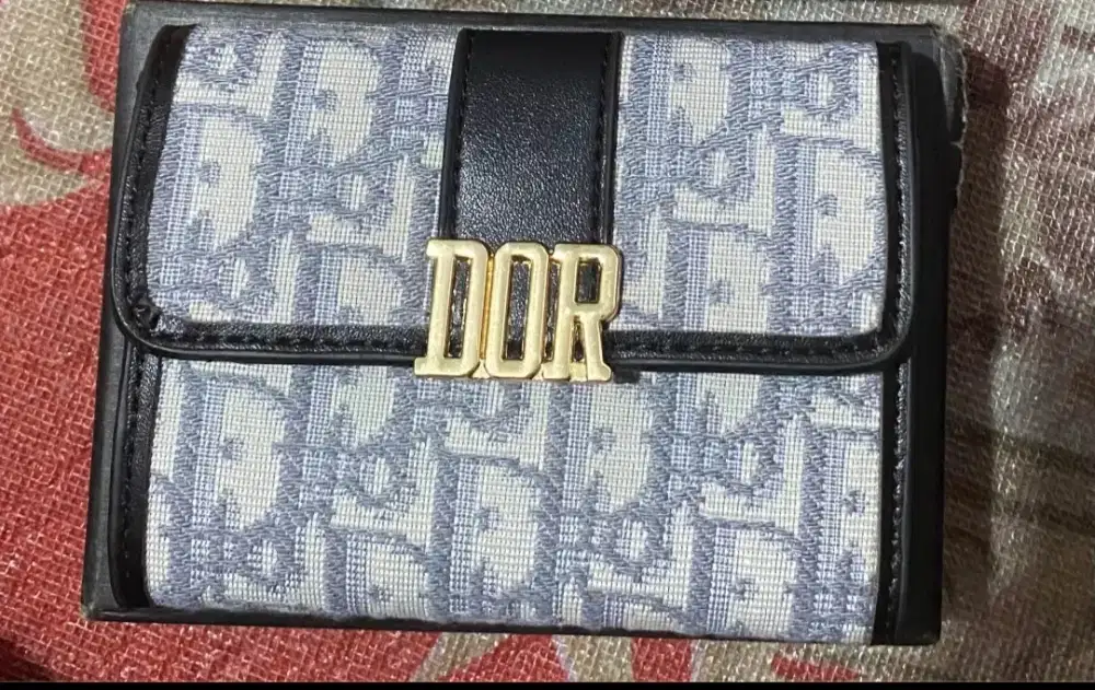 Dompet dior hitam
