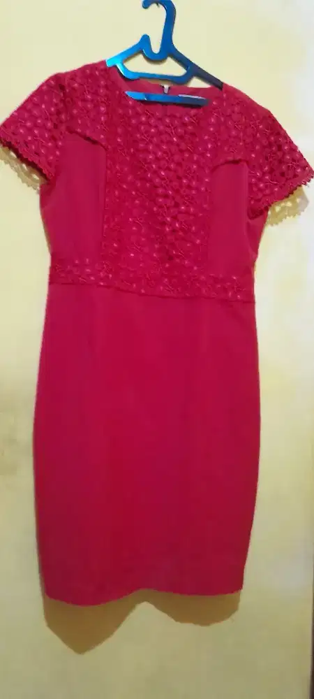 Dress warna merah cabe