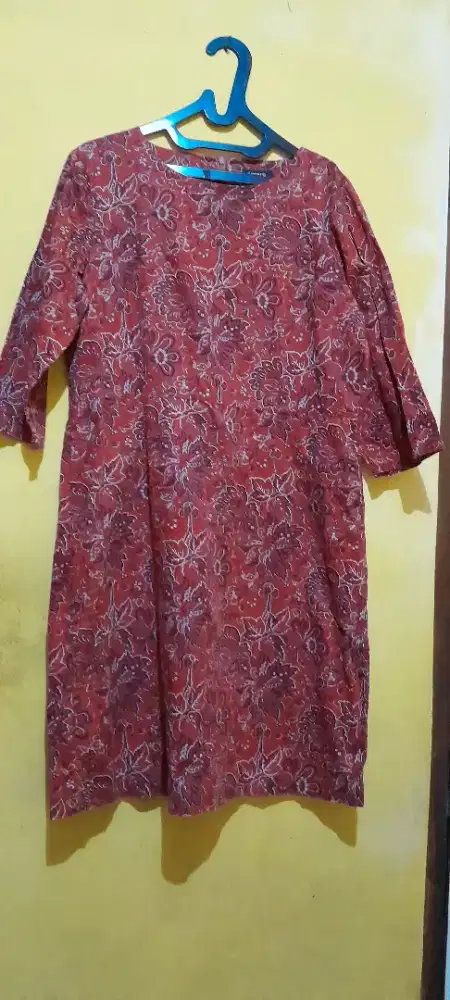 Dress bunga warna merah bata