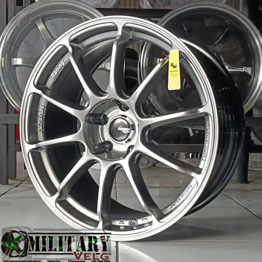 Advan Flowforming R18 Hyperblack