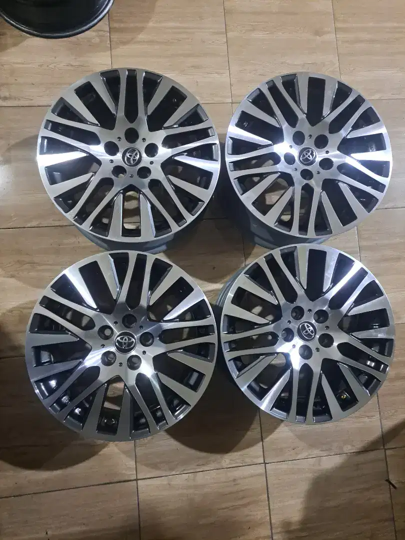 Velg oem toyota alphard R18 pcd 5x114 lebar 75 et45 ada 4bj