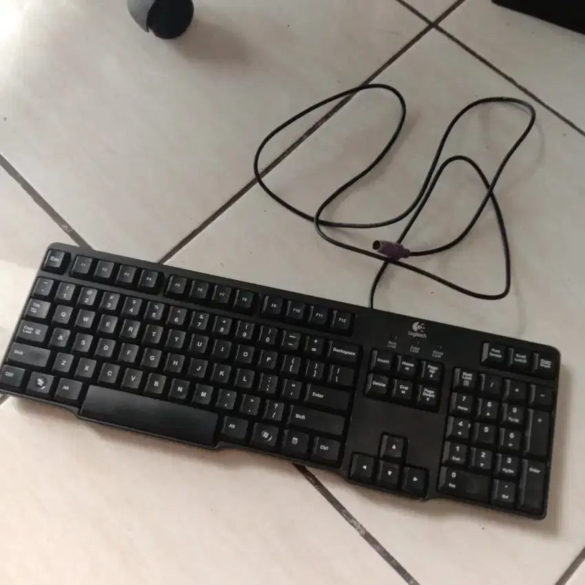 Keyboard PS2 Logitech K100