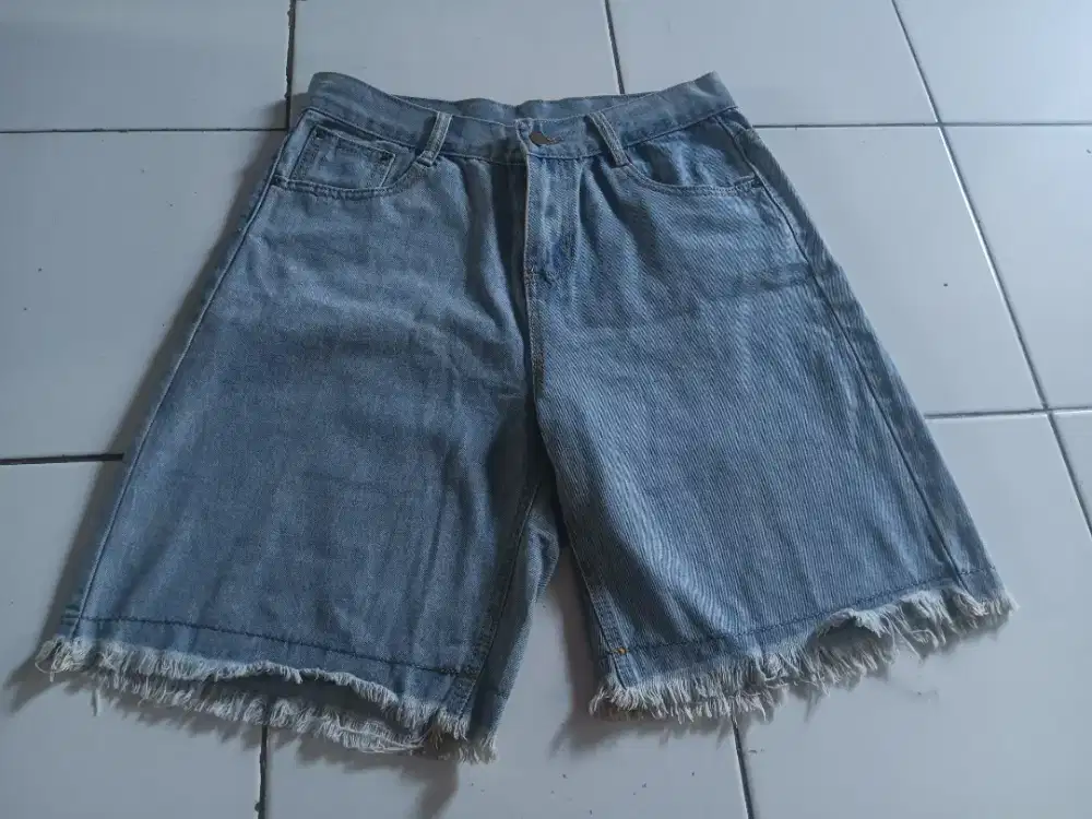 Celana jeans pendek