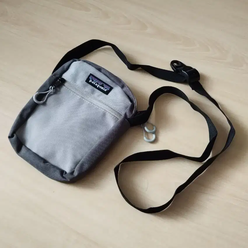 Tas Selempang Shoulder Bag PATAGONIA Kondisi Baru.