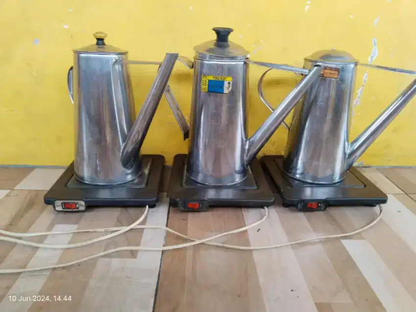 Dijual teko dan pemanas air teko teh. Teko kopi. Teko serbaguna