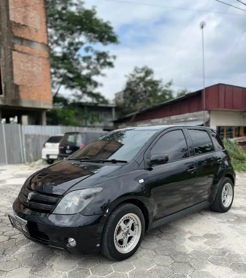 Di jual toyota Ist 1.5 bild up