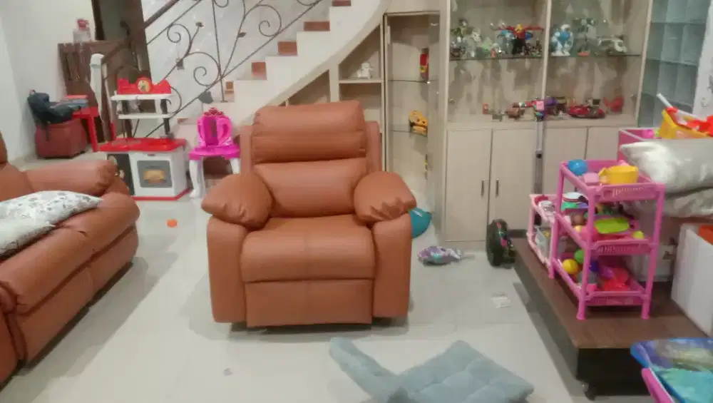 Melayani servis sofa panggilan