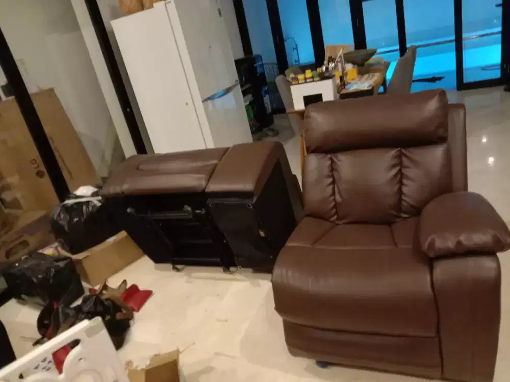 Melayani servis sofa panggilan