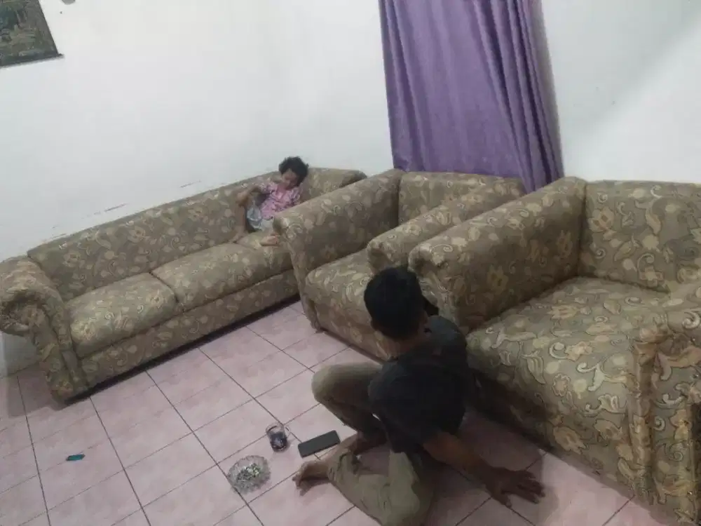 Melayani servis sofa panggilan