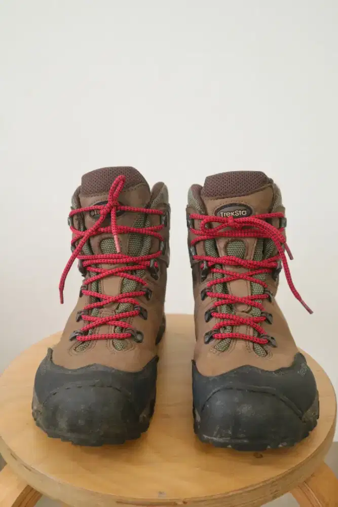 Sepatu outdoor Treksta size 42