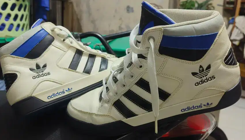 Sepatu/sneakers Adidas