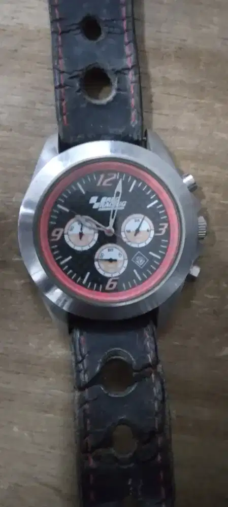Jam tangan pria F1