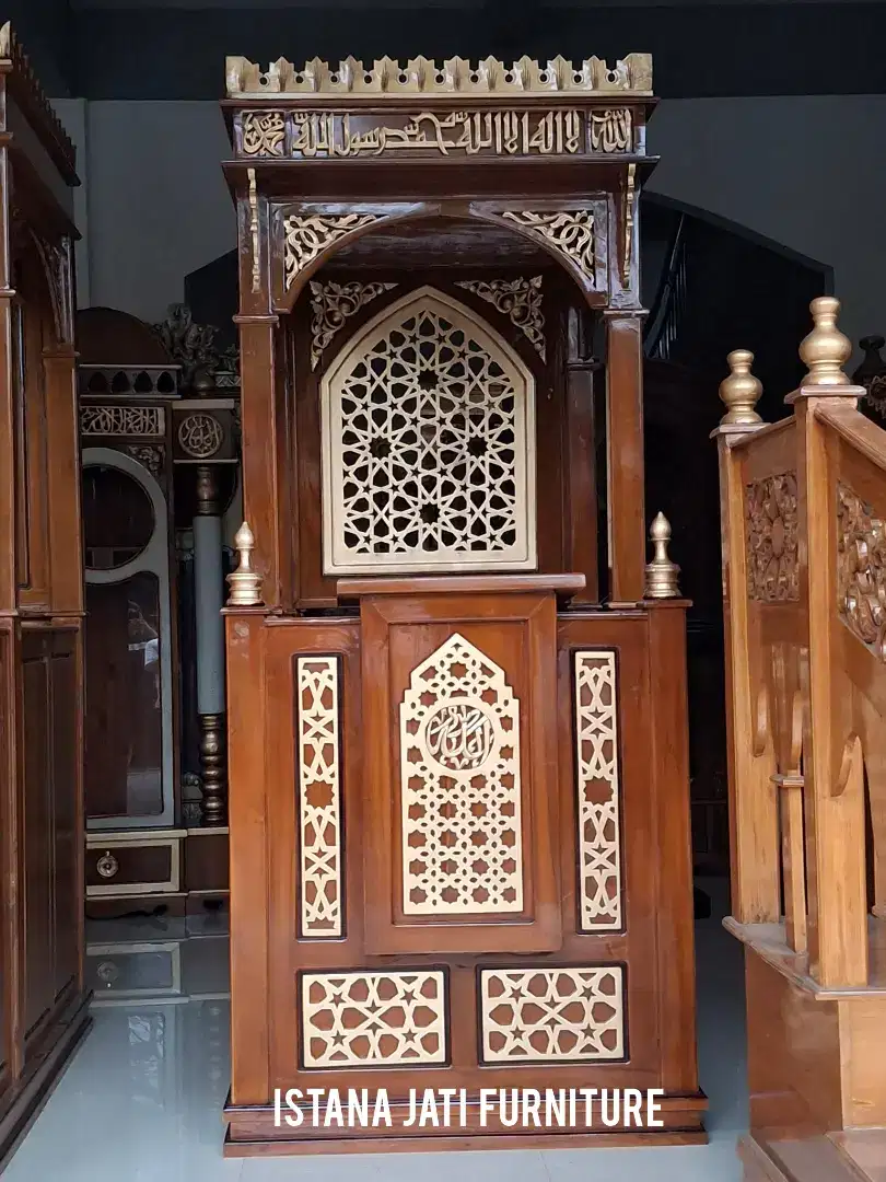 Mimbar masjid kutbah kaligrafi
