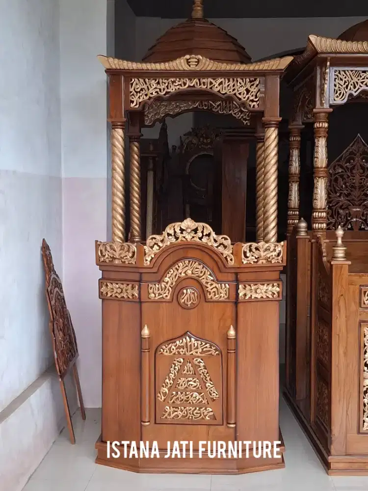 Mimbar masjid kubah ukir